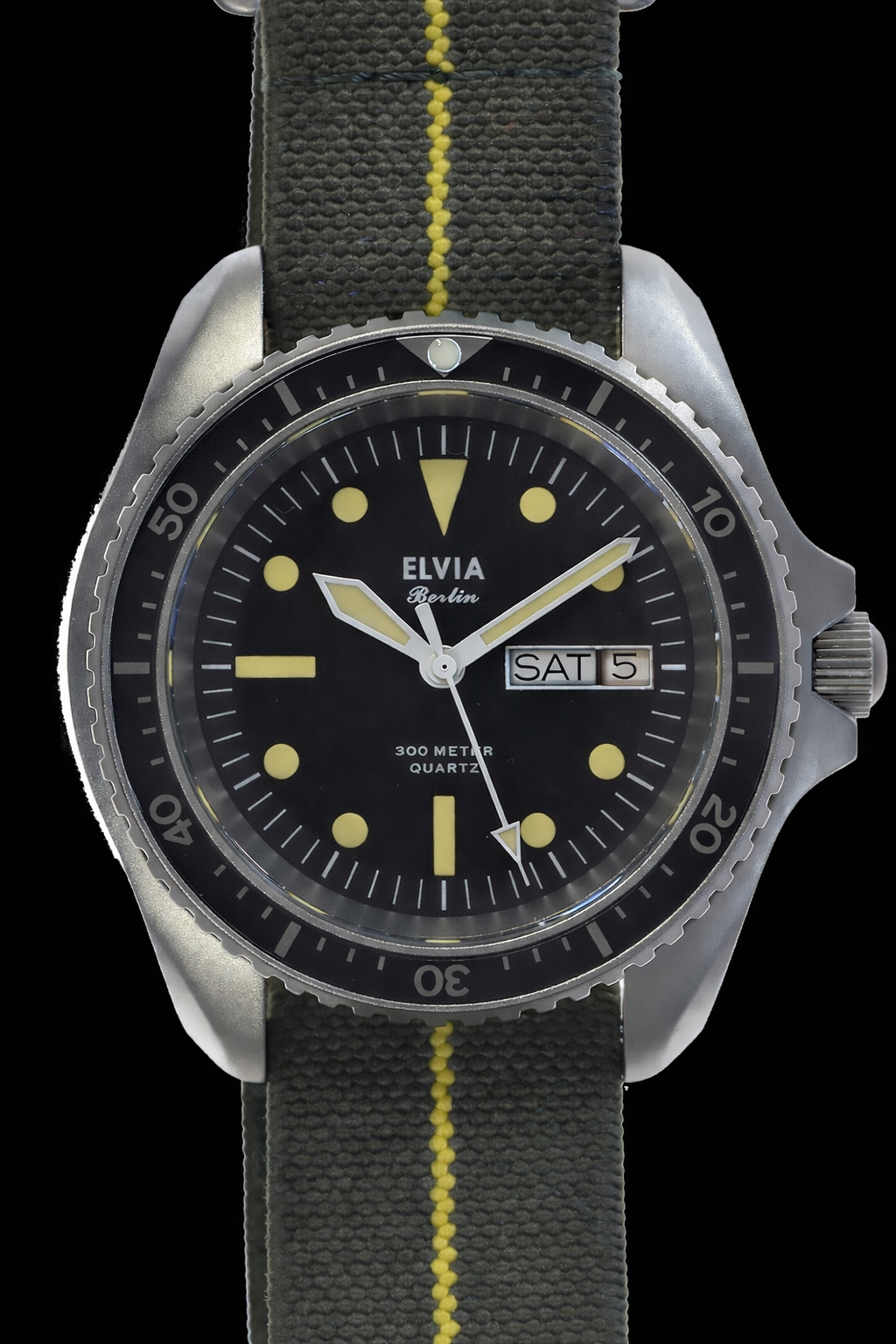 ELVIA Day/Date Military Divers Watch with Sapphire Crystal and Quartz Movement