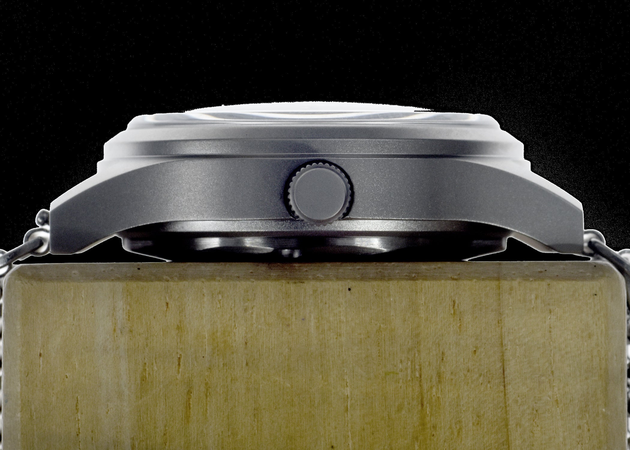 A-11 1940s WWII Pattern Automatic Military Watch 100m Water Resistant With Shatter and Scratch Resistant Box Sapphire Crystal on Matching Retro "Bonklip" Pattern Bracelet with an Additional Canvas Strap