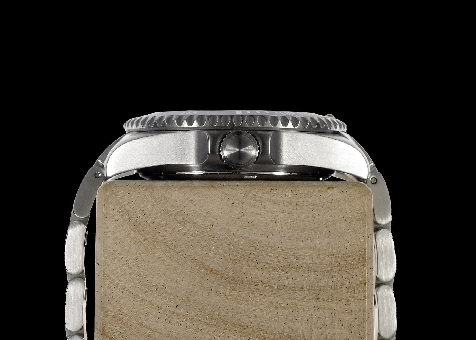 MWC Professional Military Diver 300m – Swiss Sellita SW200 Automatic, Sapphire Crystal, Ceramic Bezel & Steel Bracelet